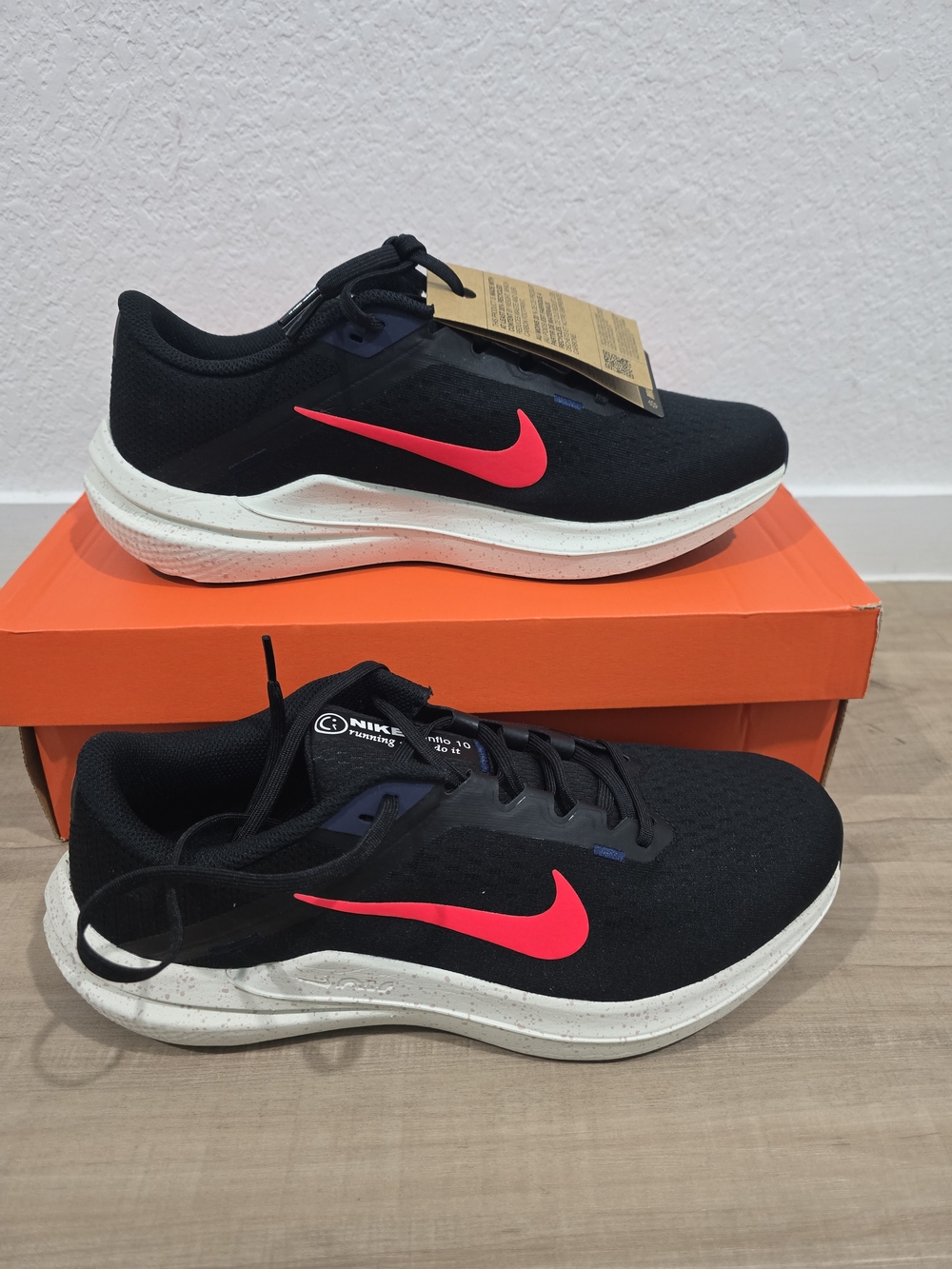Nike Winflo 10  Black Running Shoes with Pink Swoosh